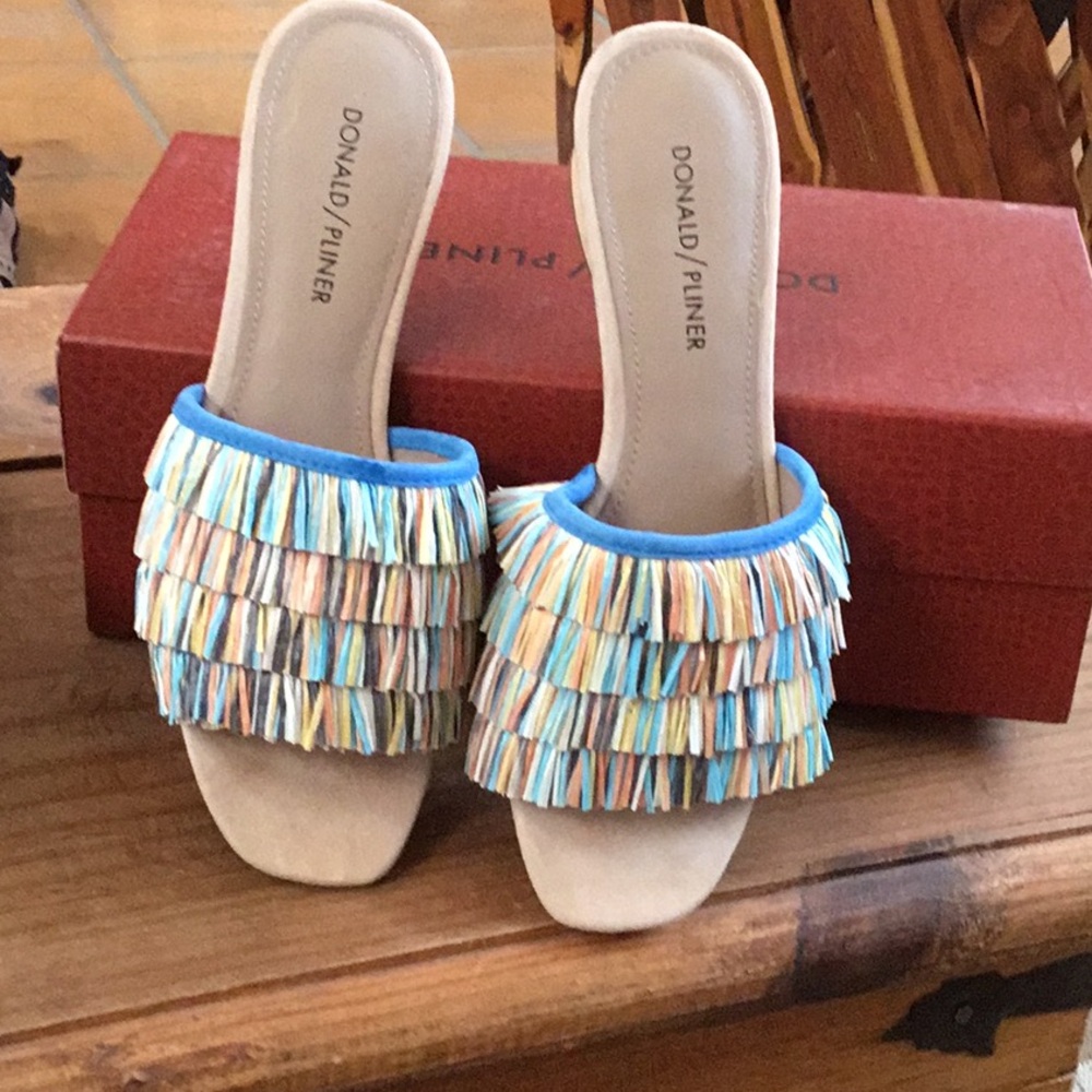 EUC Donald Pliner Azulejo Multi Raffia Sandals